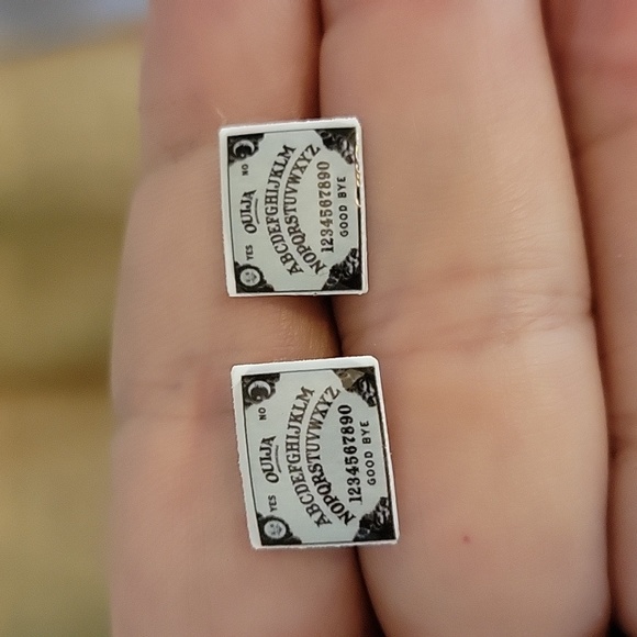🔥LAST PAIR🔥 Ouija Board Stud Earrings, unisex - Picture 4 of 4